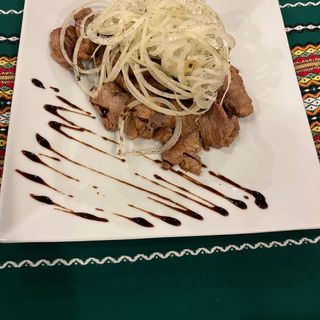 Свинско бон филе с маринован лук (350г)