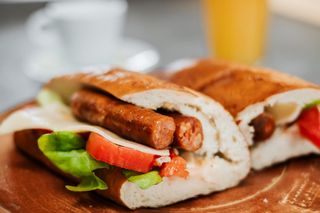 Sendvič sa pikantnom kobasicom 350g