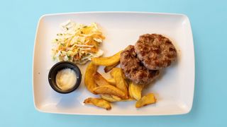 Свински кюфтета с гарнитура (2бр-320г)