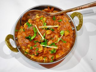 NAUT INDIAN IN SOS MASALA (Channa masala)