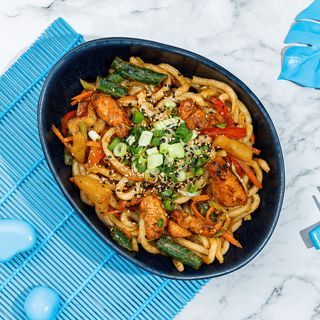 Wok udon cu pui in sos Sweet Hoisin