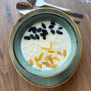 Рисовая каша с изюмом