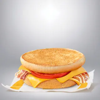 McToast sa sirom, slaninom i rajčicom 