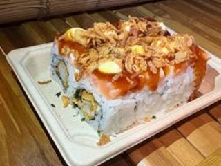 URAMAKI SPICY SALMO