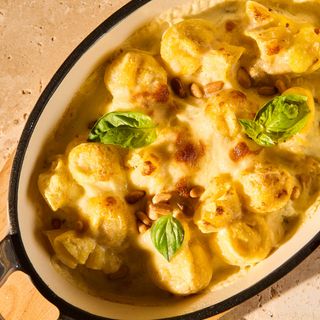 Fagotti Gratinati Di Formaggio E Pera Con Salsa Gorgonzola