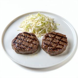 Две кюфтета със зелева салата (360г)