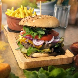 Cheeseburger"Alte Post" cu cartofi pai