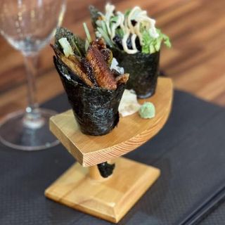temaki unagi to kyuuri maki (1 ud)
