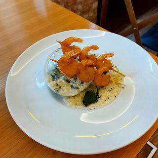 Шишчета със скариди с хрупкава панко коричка и спаначено ризото