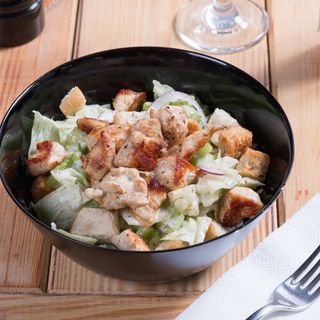 Salată Caesar