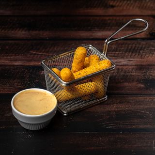 Spicy mozzarella sticks