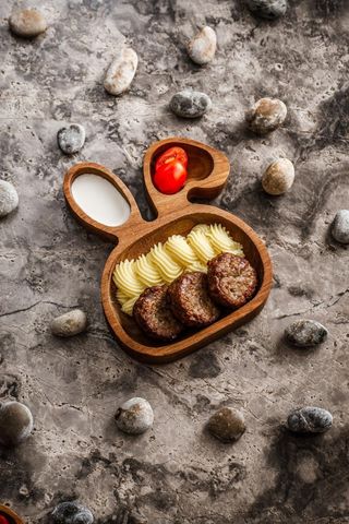 Д. Домашние котлеты из телятины с картофельным пюре