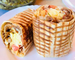 16. Cheess Rollo z kurczakiem (Mega)