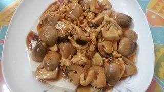 102.Pollo Salteado Con Hongos Chinos