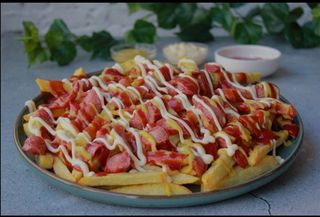 Ración De Salchipapas