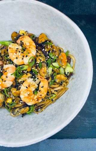 Удон з морепродуктами