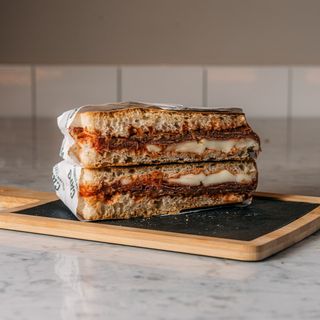 Media Focaccia Mafiosa Napoletana