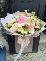 Buchet (2032)din hortenzia, trandafiri tross, eustoma, frezia si verdeata decorativa