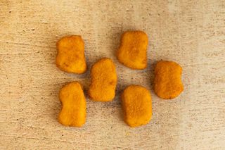 Нагетси з соусом барбекю