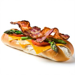 12. Bocata Especial De Bacon Con Queso, Espárragos Y Tomate