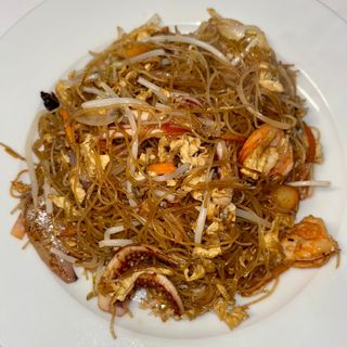 Tallarines fritos con marisco 