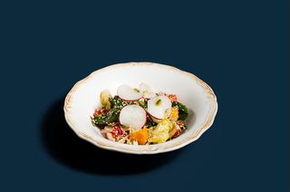 Салат с  ореховым соусом