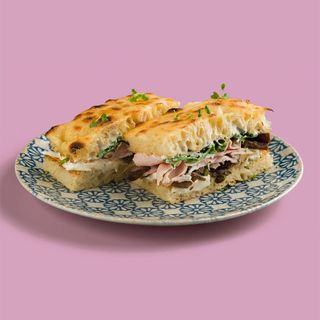 Fokaća sa pečurkama i premium šunkom