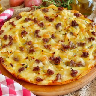 Pizza Patatas Y Salchicha