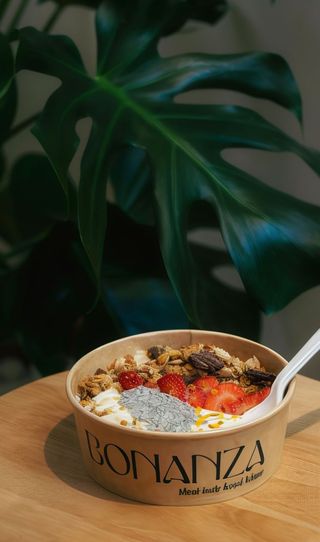 Bowl powerful con granola y yogurt