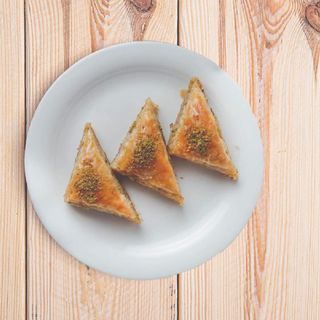 Bakława z orzechami włoskimi i pistacjami - 1 szt