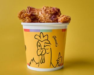 Cubo alitas de pollo 8 uds