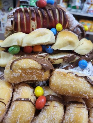 Treccia zuccherata farcita con crema Pan di Stelle