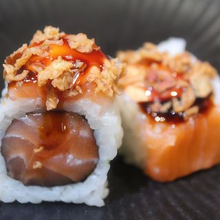 95b. Spicy salmon roll