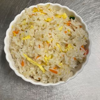 019. Riso saltato con verdure misto e uova