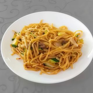 20. Tallarines Fritos Con Ternera