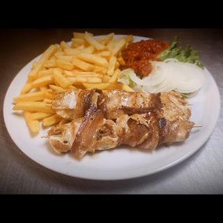 Pileći ražnjići sa slaninom