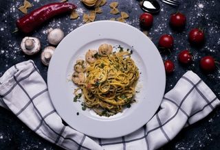 Chitarrini cu creveti si sos pesto