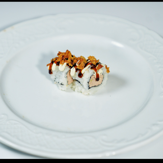 826.uramaki de atún cocido con cebolla(8uds)