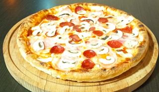 Pizza Rustic 600g + gratuit un sos sau un cola\fanta sau o apa