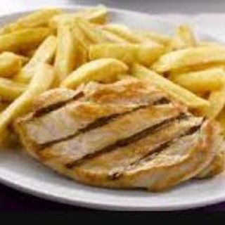 Pechuga de pollo a la placha con patatas fritas