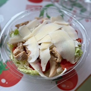 Салата с пилешко филе (400г)