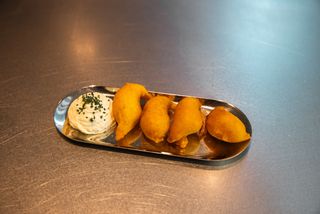 Gambas a la gabardina con salsa tártara