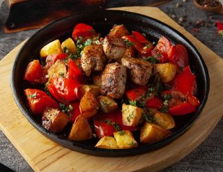 Курица с овощами в кисло-сладком соусе (350г)