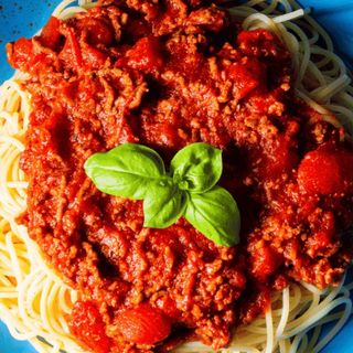Spaghetti Bolognese (sos pomidorowy)