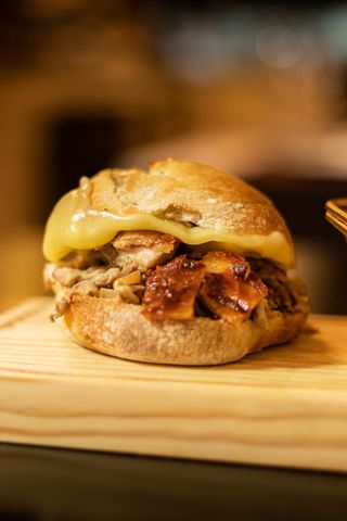 Sandes de Leitão com queijo