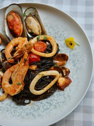 Spaghetti Nero con Frutti di Mare
