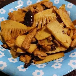 Cerdo Con Bambús Y Setas