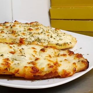 Pan De Ajo Y Queso