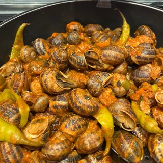 Cargols amb salsitxes