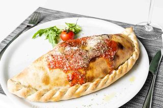 Pizza calzone especial de la casa (32 cm.)